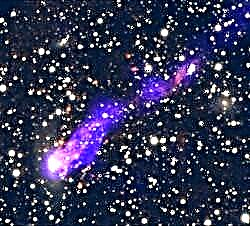 Галактика оставя нови звезди зад себе си в смъртта си
