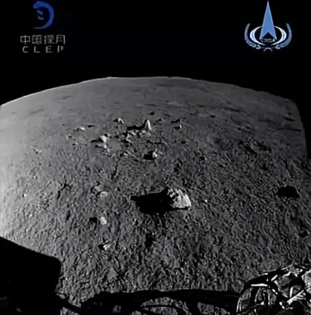 Roverul lunar din China se trezește și începe să lucreze pentru a 3-a zi zi lunară