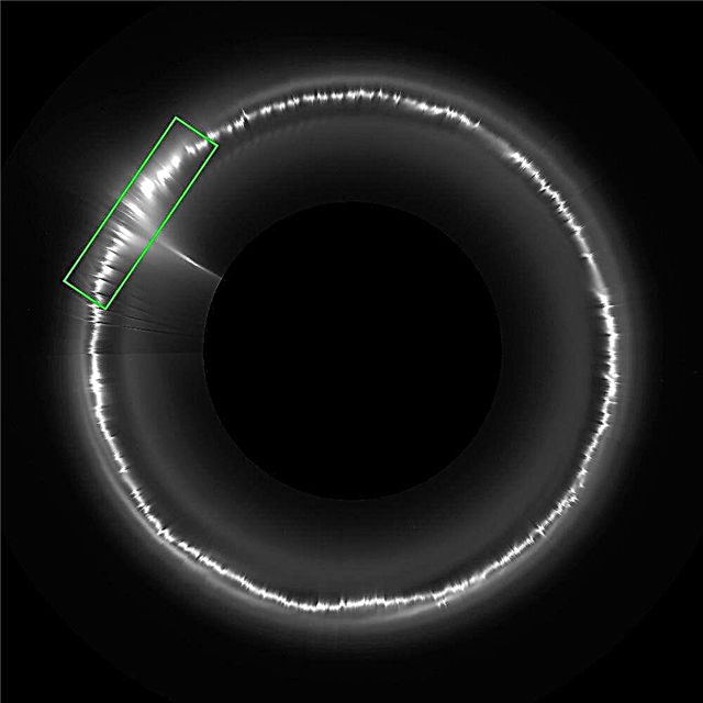 Botsauto Moonlets crashen en verkruimelen in de F-ring van Saturnus