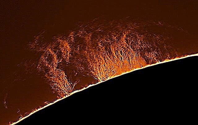 Astrophotos: Kami Mendapat Liftoff dari Matahari!