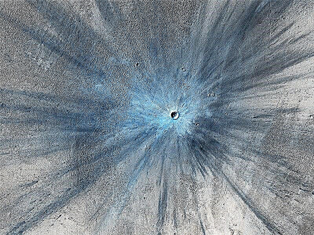 Gloednieuwe Impact Crater verschijnt op Mars