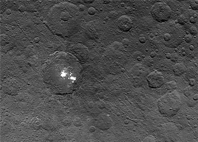 O que há com os pontos brilhantes misteriosos de Ceres? Responder Hazy, Perguntar novamente mais tarde