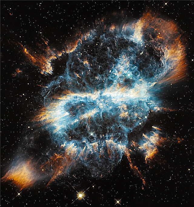 ¡Mirad! "Ornamento" de vacaciones celestiales del Hubble - Space Magazine