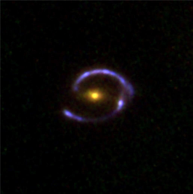 „Kosminė akis“ padeda sutelkti dėmesį į tolimos galaktikos susiformavimą