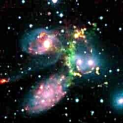 Onda de choque na galáxia de Quinteto de Stephan