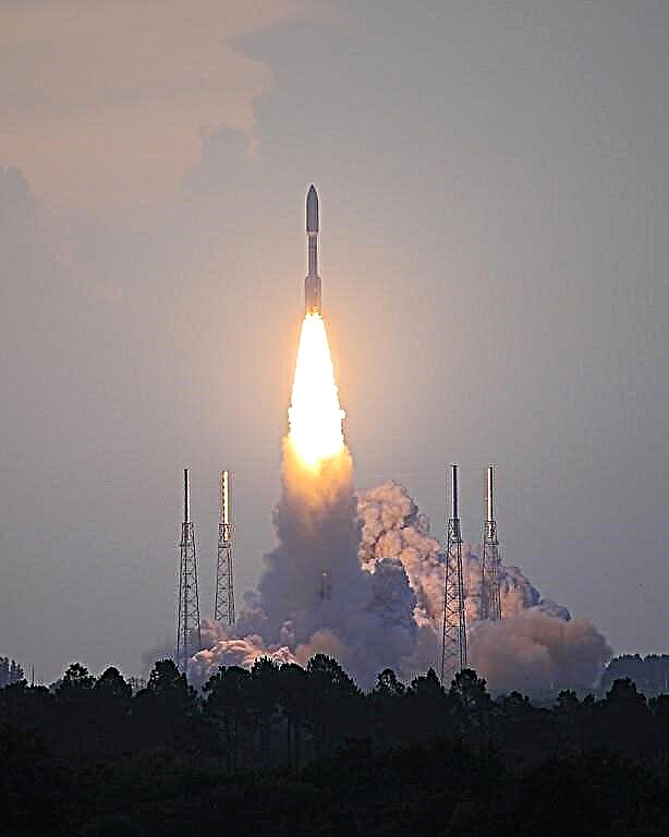AEHF-1 monta Atlas V em órbita