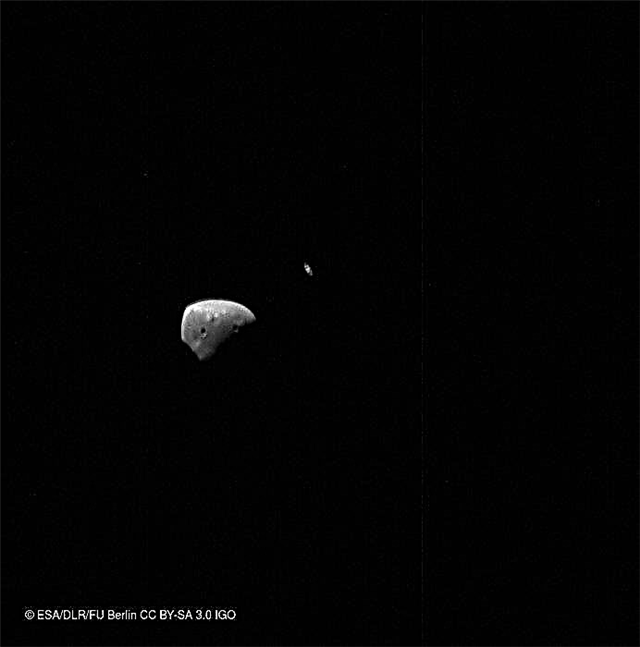Saturn Photobombs ein Bild des Marsmond Phobos