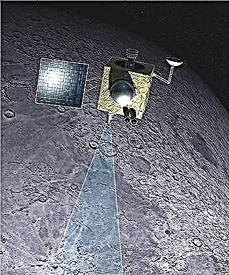 Chandrayaan-1 plus près de la Lune; Snaps First Lunar Shot - Space Magazine