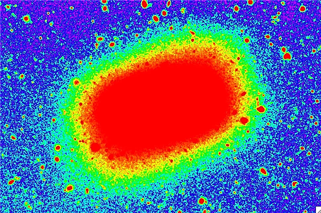 Galaxy hình chữ nhật hiếm được phát hiện