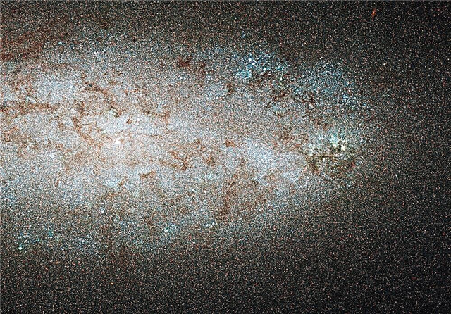 Nieuwste van Hubble: Star Formation Fizzling Out in Nearby Galaxy