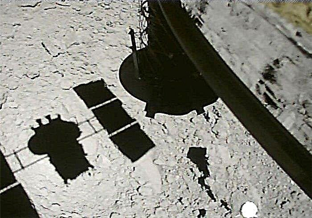 Le chasseur d'astéroïdes japonais a eu une autre opportunité de photo lorsqu'il a laissé tomber un marqueur de cible sur l'astéroïde Ryugu