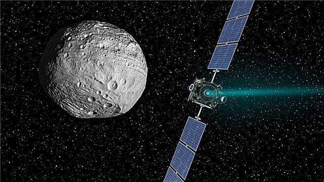 Dawn Probe Mencari Bukti Ais Bawah Permukaan di Vesta