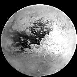 غيوم خط العرض الأوسط على تيتان مألوفة
