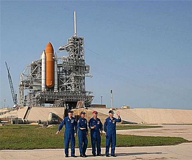 Final Shuttle Voyagers genomför nedräkningspraxis på Florida lanseringsblock