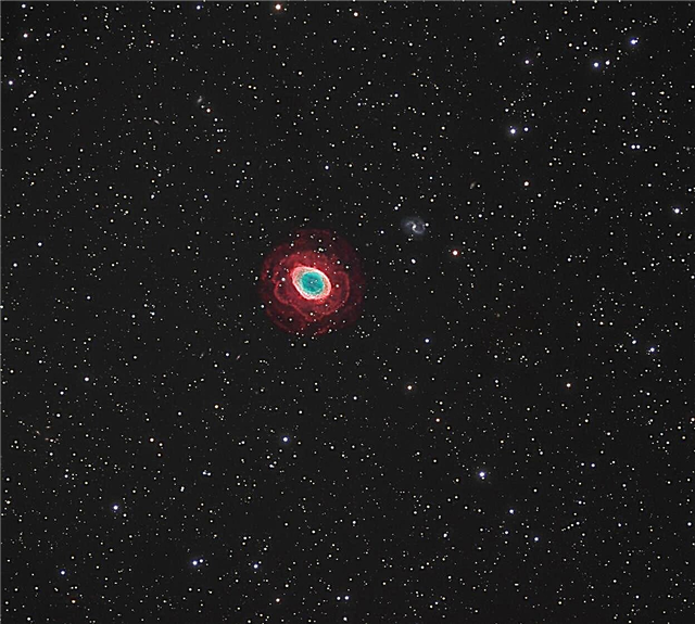 Reaching for the Ring: M57 af Dietmar Hager