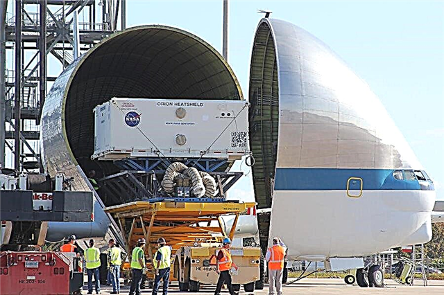 Šilumos skydas, skirtas 2014 m. „Orion“ bandomajam skrydžiui, atvyksta į Kennedy Aboard NASA Super Guppy