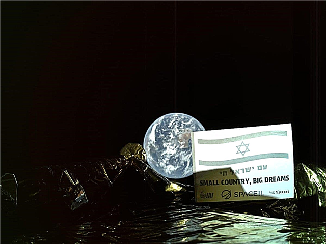 أنت في هذه الصورة. إنها صورة ذاتية تم التقاطها بواسطة Beresheet Lunar Lander من SpaceIL في طريقها إلى القمر