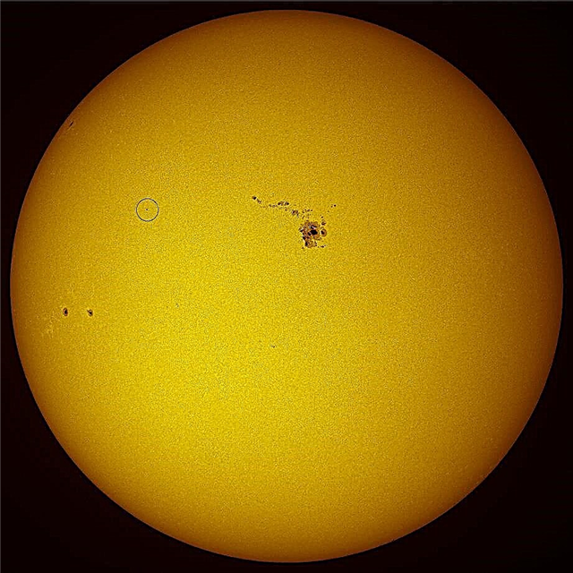 Big Sunspot; Little Chinese Space Station - Space Magazine