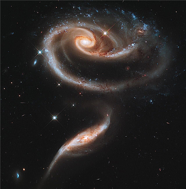 Hubble Menjelang Zaman Dengan Imej Baru yang Dramatik