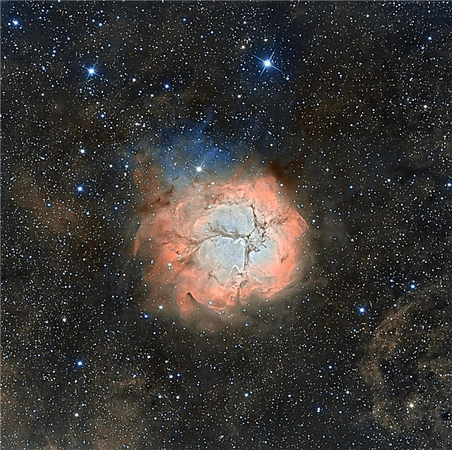 Astrofotografía: vista espectacular de la nebulosa trífida en banda estrecha