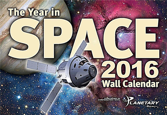اربح هدية عظيمة للعطلة: تقويم الحائط "العام في الفضاء"