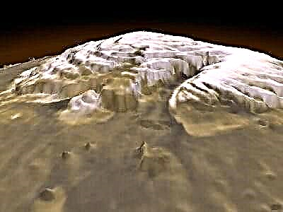 Багато чистого водного льоду на Північному полюсі Марса
