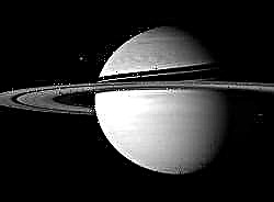 Berapa lama satu hari di Saturnus?