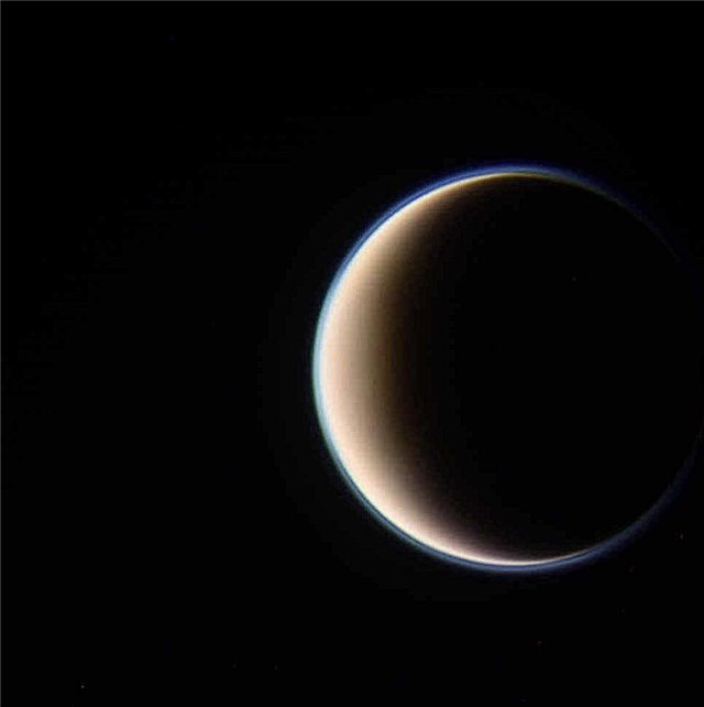 Fotografie z T-86: Cassiniho nejnovější Flyby of Titan