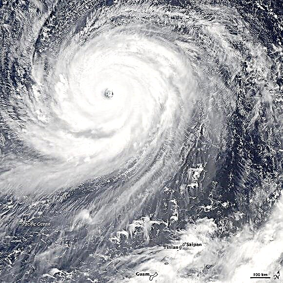 Blick auf das Auge des Taifuns Choi-Wan