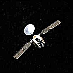 Mars Reconnaissance Orbiter adalah Halfway to Mars