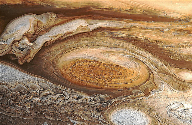 Grande mancha vermelha de Júpiter recebe sua cor da luz solar, sugere estudo