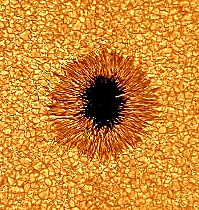 Image étonnante de tache solaire du nouveau télescope solaire