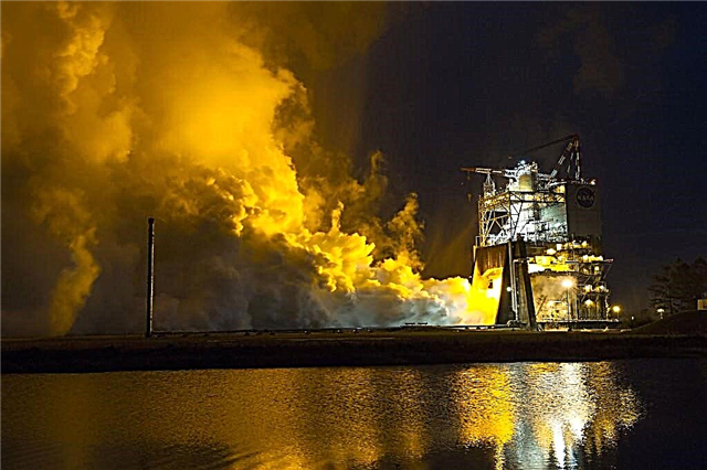 Den første SLS-motoren blazes to Life in Mississippi Test Firing Igniting NASA's Path to Deep Space