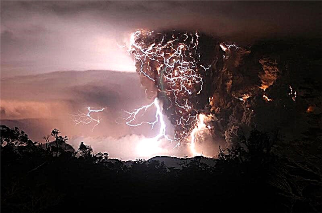 Lightning Storm Generated by Chilean Volcano (Bilder)