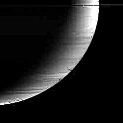 Lưỡi liềm duyên dáng của sao Thổ
