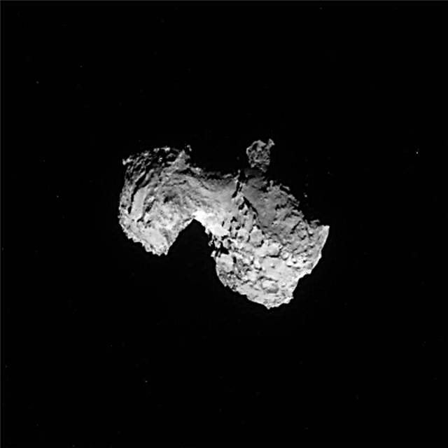 ロゼッタプローブはISSより地球に近い彗星の目的地に急降下し、絶妙なビューを明らかにします