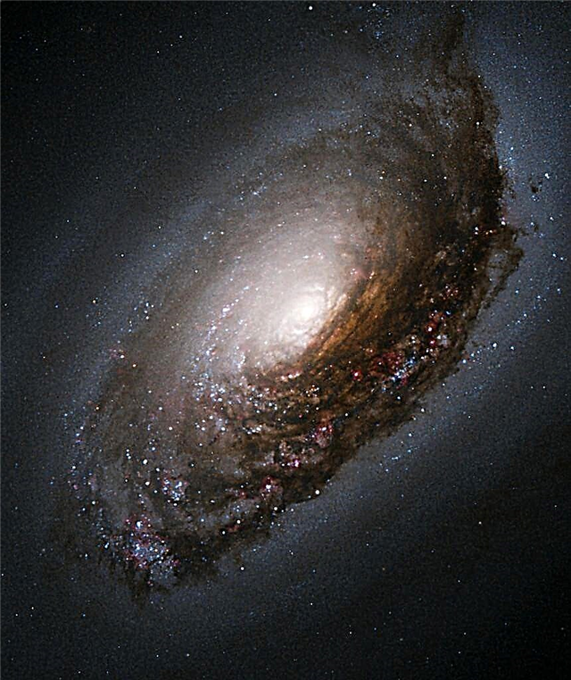Messier 64 - La galaxie des yeux noirs
