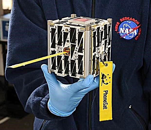 Deze liftende satelliet - die vandaag wordt gelanceerd - is klein genoeg om in uw hand te passen