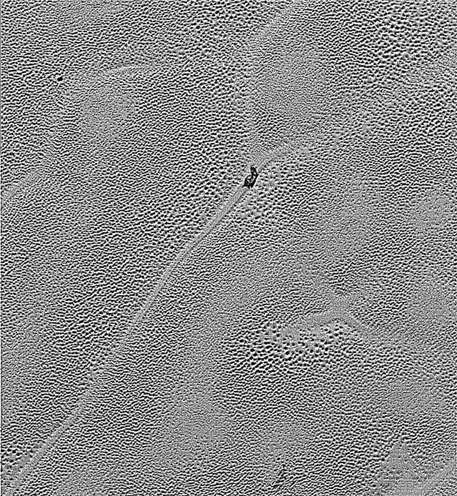 "X" marca el lugar del batido convectivo en Plutón caliente