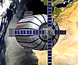 Genesis II lanza, despliega paneles solares