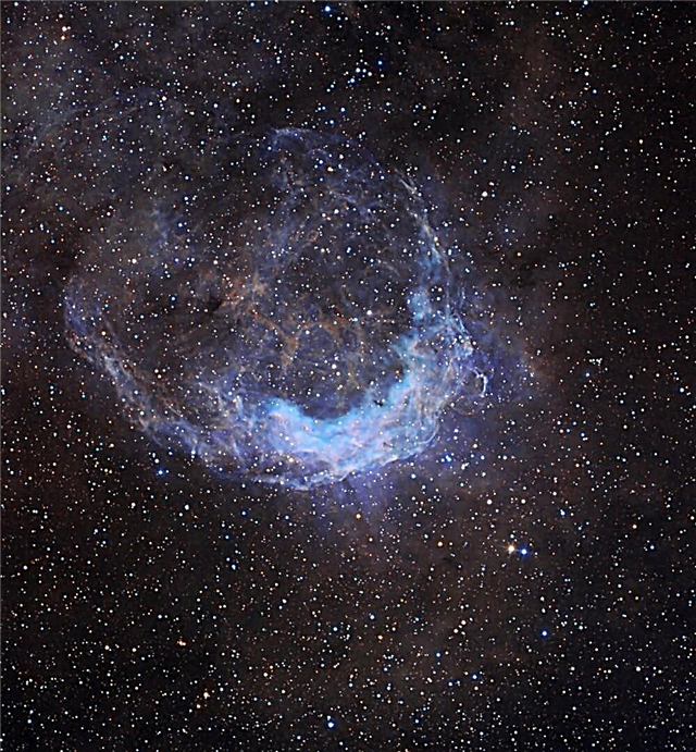今週のスペースマガジンの天文学画像：NGC 3199-星間除雪車