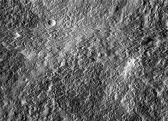 Lunar Orbiter thực hiện một cuộc tấn công thiên thạch ngay trong máy ảnh