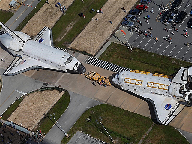 Historische beelden: twee Space Shuttles samen