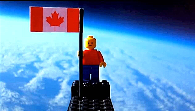 Toronto Teens Meluncurkan "Lego Man in Space"