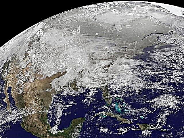 Satellitvy: Enorma stormhuvuden över hela USA