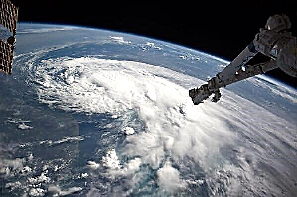 Astronauter Hold øje med den tropiske storm Arthur fra rumstationen