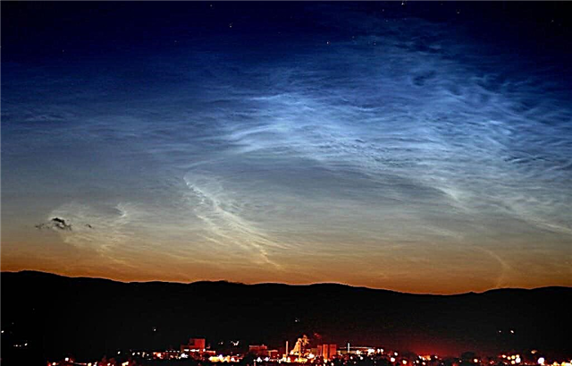 Nubes noctilucentes: visitantes azul eléctrico de la zona crepuscular