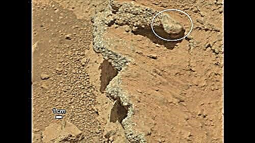 Любопытство находит свидетельство древнего русла на Марсе