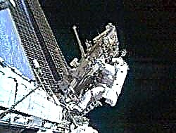 STS-118: Micrometeorite Dings Shuttle Windshield