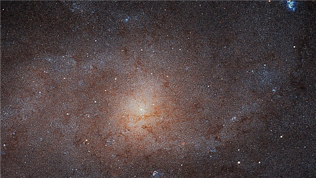 Apskatiet šo apbrīnojamo Habla attēlu no Triangulum Galaxy.